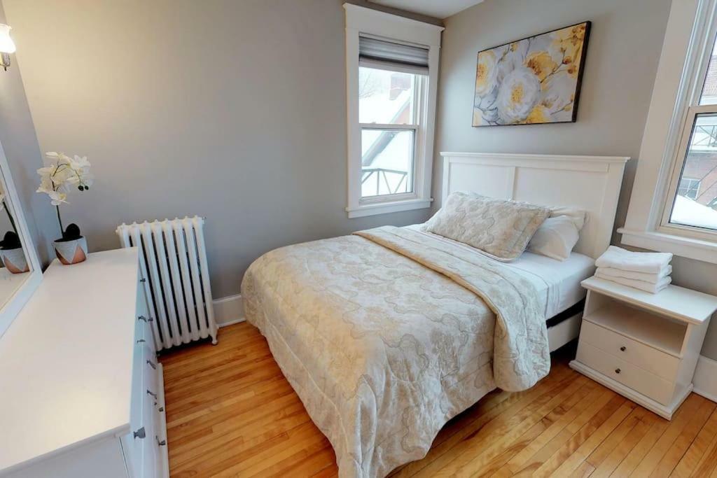 Bright, Clean, Private. In The Heart Of Downtown! Parking, Wi-Fi And Netflix Included Apartment Ottawa Luaran gambar