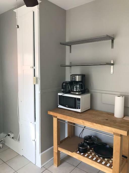 Bright, Clean, Private. In The Heart Of Downtown! Parking, Wi-Fi And Netflix Included Apartment Ottawa Luaran gambar