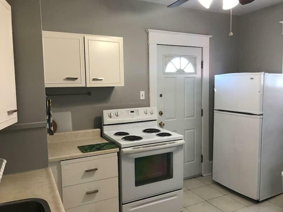 Bright, Clean, Private. In The Heart Of Downtown! Parking, Wi-Fi And Netflix Included Apartment Ottawa Luaran gambar