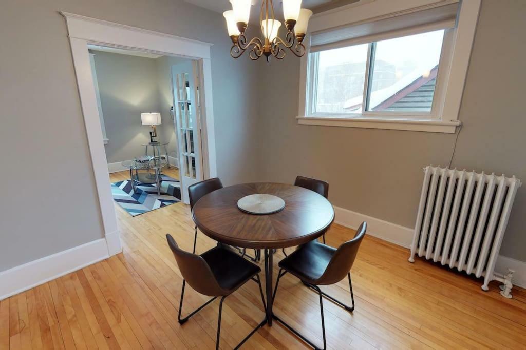Bright, Clean, Private. In The Heart Of Downtown! Parking, Wi-Fi And Netflix Included Apartment Ottawa Luaran gambar