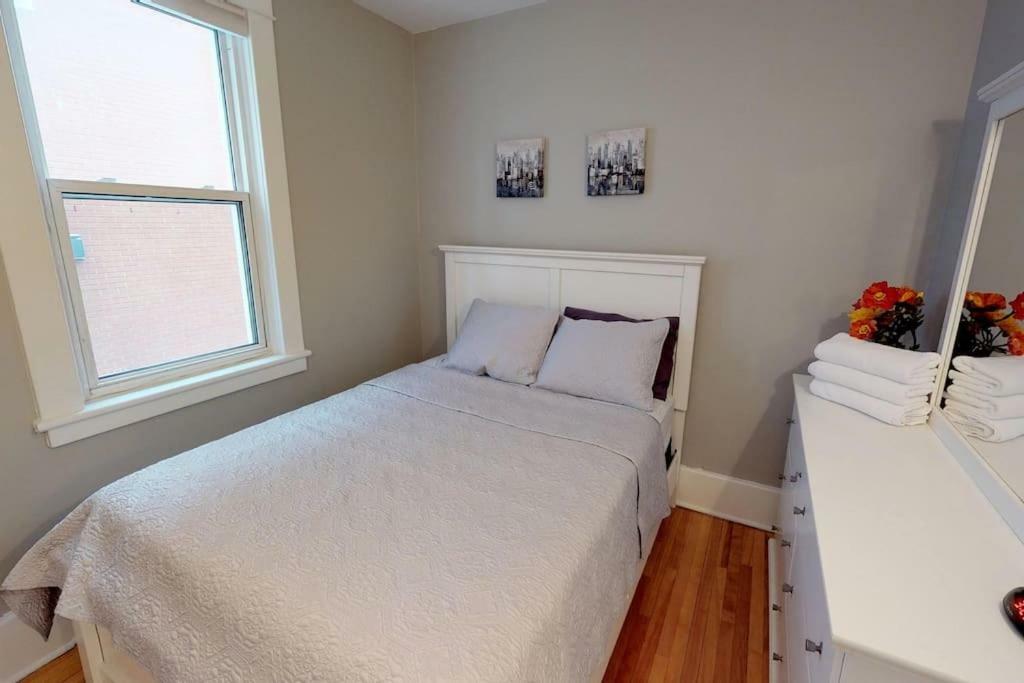 Bright, Clean, Private. In The Heart Of Downtown! Parking, Wi-Fi And Netflix Included Apartment Ottawa Luaran gambar