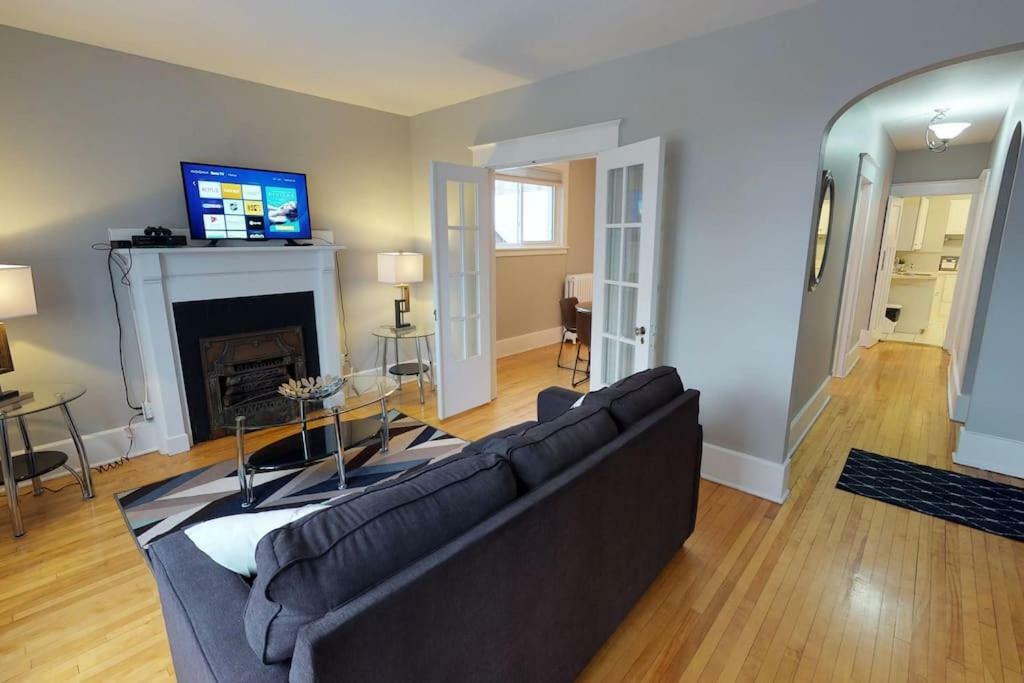 Bright, Clean, Private. In The Heart Of Downtown! Parking, Wi-Fi And Netflix Included Apartment Ottawa Luaran gambar