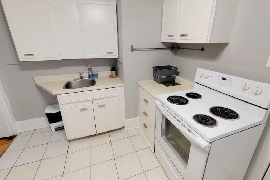 Bright, Clean, Private. In The Heart Of Downtown! Parking, Wi-Fi And Netflix Included Apartment Ottawa Luaran gambar